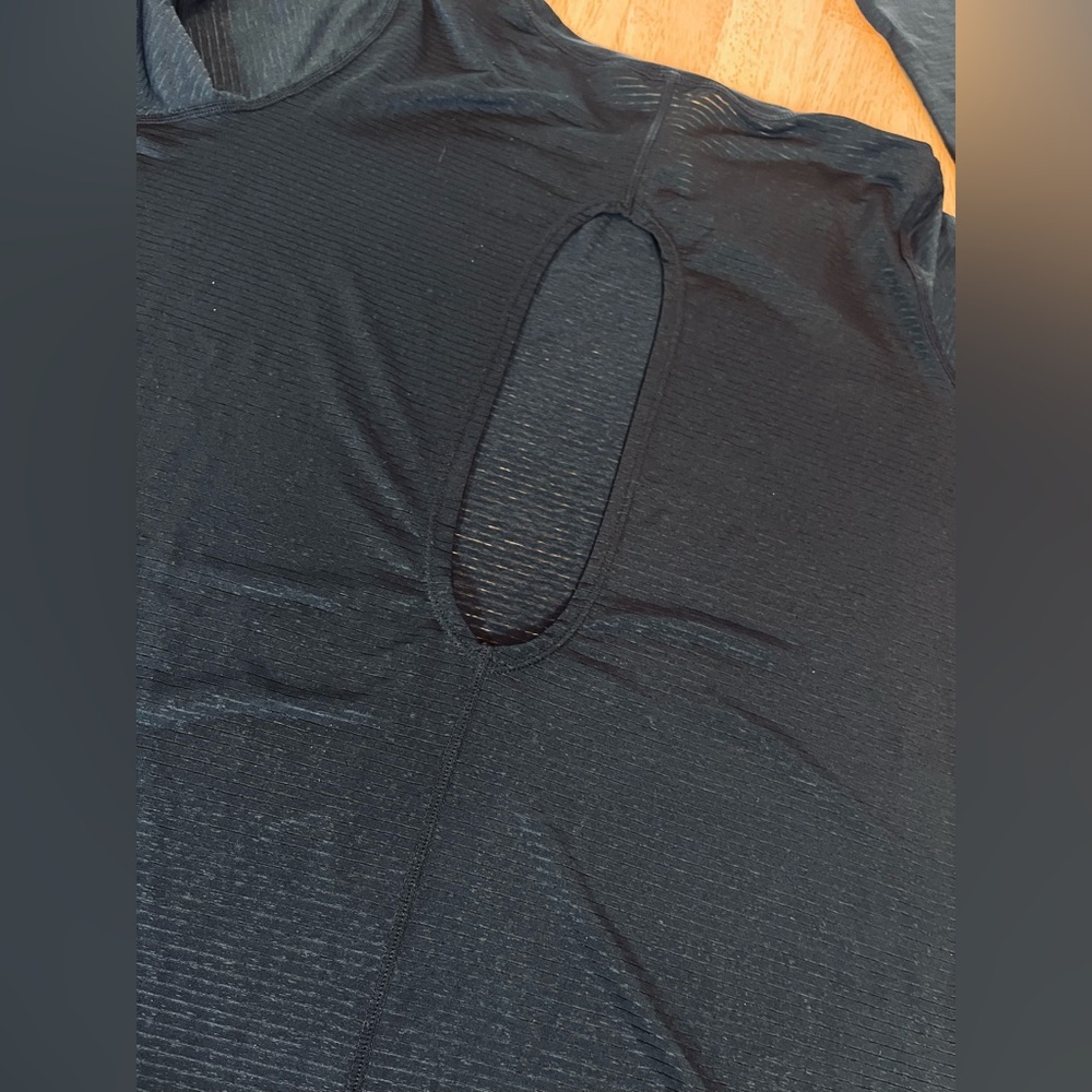 Black Long sleeve Yoga Top Mono b Open Back Oversized Small, Fits Like XL NWT - Picture 5 of 9